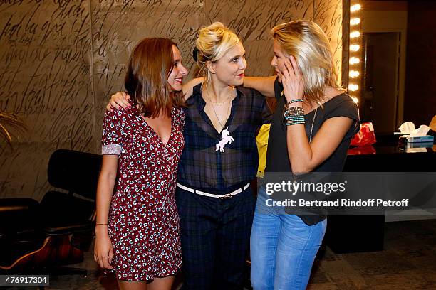 Humorist Berengere Krief poses Backstage with Singer of Pop Group "Elephant", Lisa Wisznia and Granddaughter by marriage of Sean Connery, Journalist...