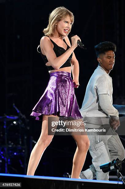 Taylor Swift performs onstage during The 1989 World Tour on June 12, 2015 at Lincoln Financial Field in Philadelphia, Pennsylvania.