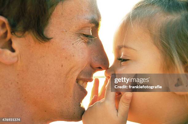 father and daughter touch noses - hongi stockfoto's en -beelden