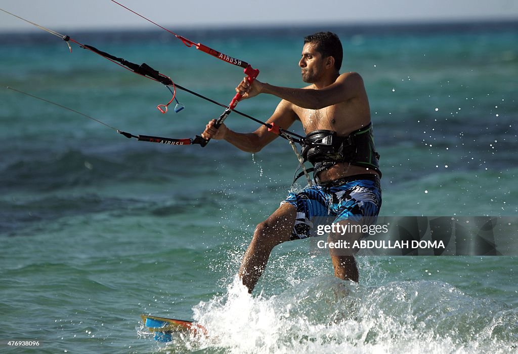 LIBYA-DAILY LIFE-KITE BOARDING