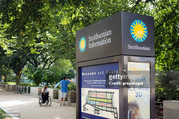 sign of smithsonian institute in washington, dc - smithsonian institute stockfoto's en -beelden
