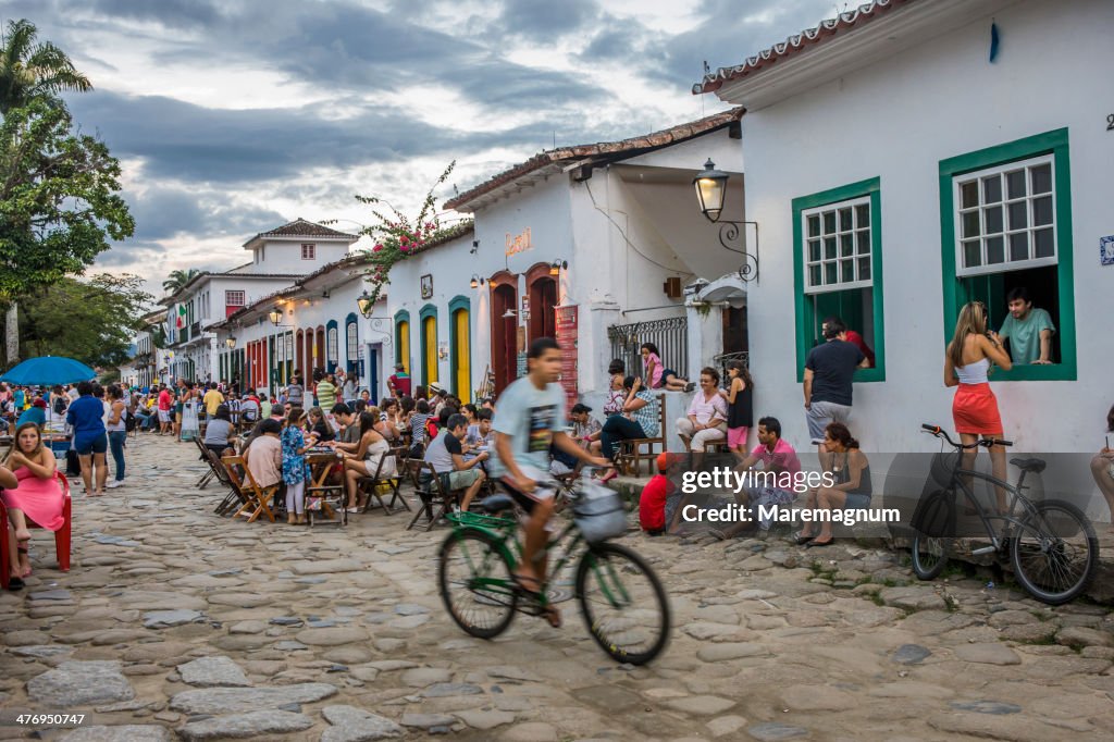 People in Placa (square) da Matriz