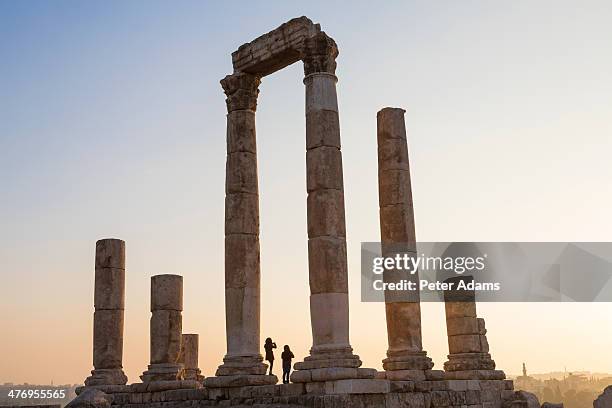 remains of the temple of hercules on the citadel - amman imagens e fotografias de stock