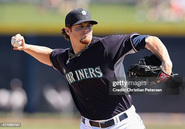 Blake Beavan Rangers 536 Blake Beavan Photos & High Res Pictures - Getty Images