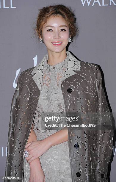 Beom Ryeong Sim Sharefile 20 Sim Sung Young Stock Photos, High-Res Pictures, and Images - Getty ...