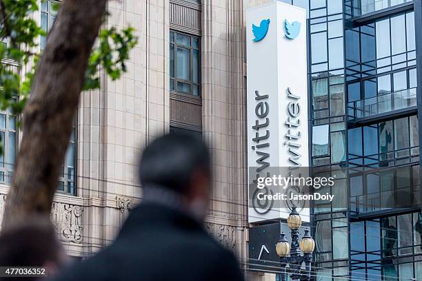 twitter headquarters auf der market street in san francisco - hauptfirmensitz stock-fotos und bilder