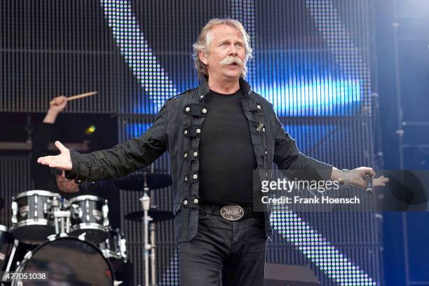 Singer Henning Krautmacher of the German band Hoehner performs live during 'Die grosse Schlager Starparade' at the Waldbuehne on June 13, 2015 in...