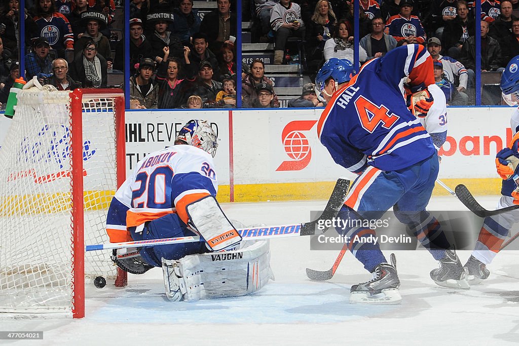 New York Islanders v Edmonton Oilers