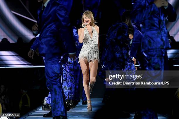 Taylor Swift performs onstage during The 1989 World Tour on June 13, 2015 at Lincoln Financial Field in Philadelphia, Pennsylvania.