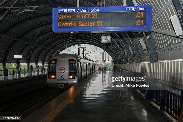 delhi metro, new delhi, india - india train stock-fotos und bilder