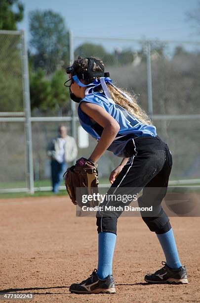 girls softball - girls softball stock pictures, royalty-free photos & images