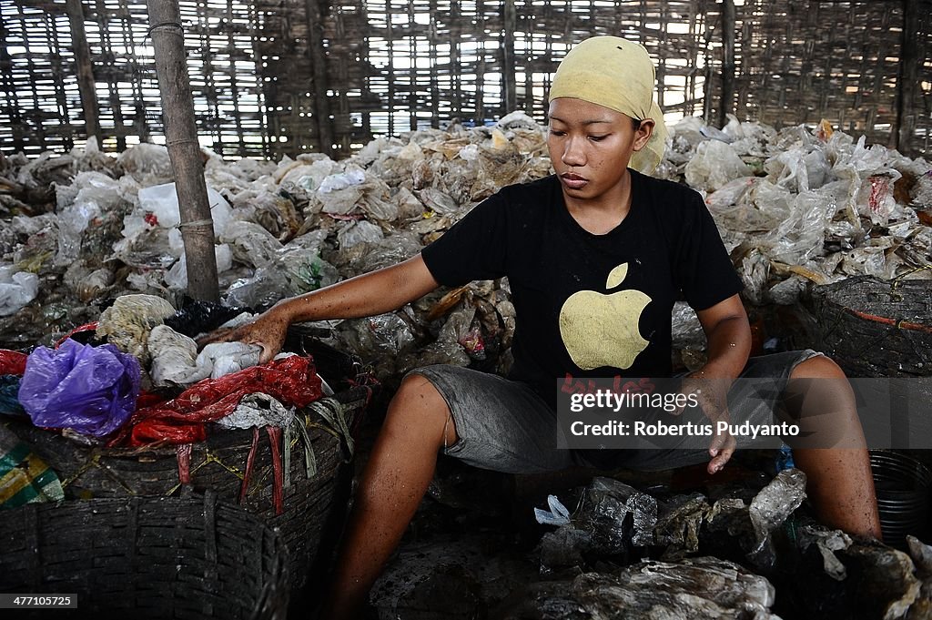 Indonesian Women Scavenge At A Landfill Site To Make A Living