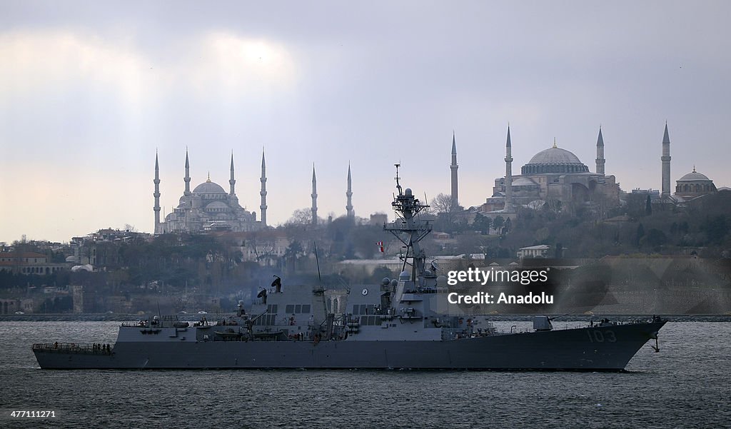 The USS Truxtun destroyer passes the Istanbul Bosphorus