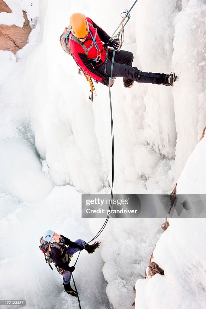 Casal de Alpinismo no Gelo