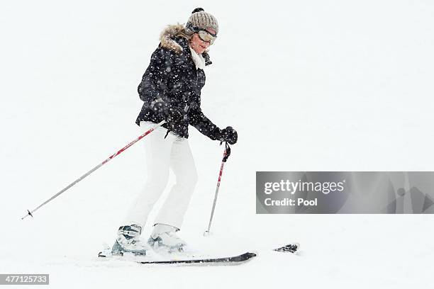 Queen Mathilde of Belgium skies during her winter holidays on March 3, 2014 in Verbier, Switzerland.