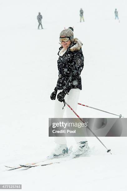 Queen Mathilde of Belgium skies during her winter holidays on March 3, 2014 in Verbier, Switzerland.