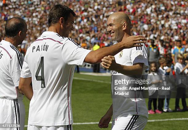 Zinedine Zidane of Real Madrid Leyendas greets Francisco Pavon before the Corazon Classic charity match between Real Madrid Leyendas and Liverpool...