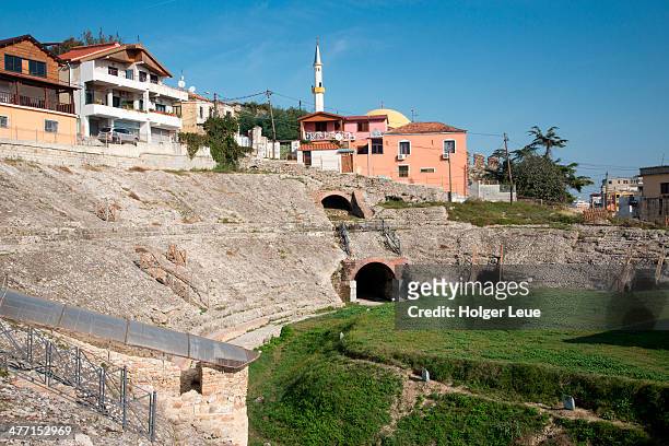 amfiteatri roman amphitheater in city center - albania fotografías e imágenes de stock