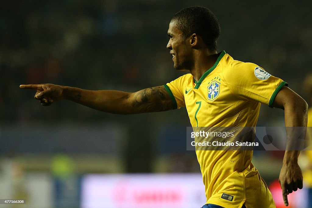 Brazil v Peru: Group C - 2015 Copa America Chile