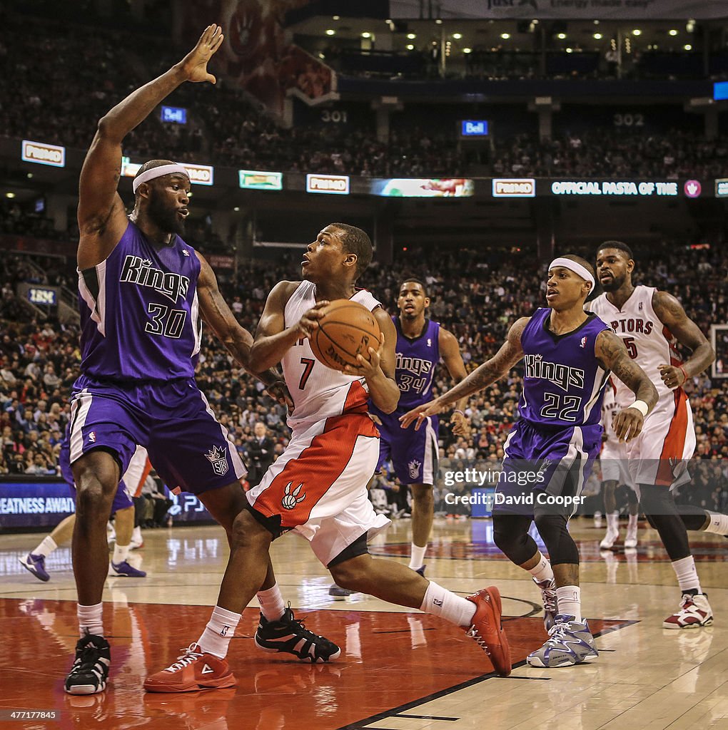 Toronto Raptors point guard Kyle Lowry (7) tries to get by former Raptor Sacramento Kings power forward Reggie Evans (30)