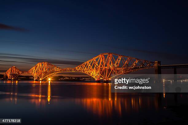 forth rail bridge over the firth of forth in scotland - firth of forth rail bridge stock pictures, royalty-free photos & images
