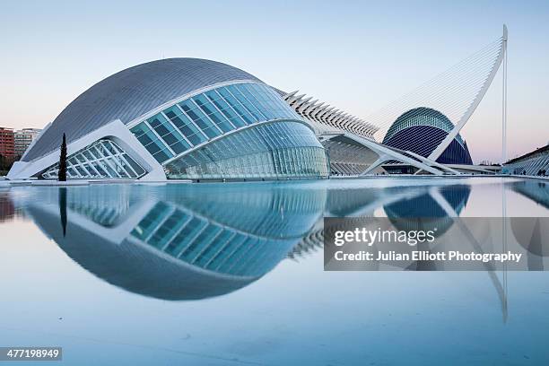 the city of arts and sciences in valencia - ciudad de las artes y las ciencias fotografías e imágenes de stock
