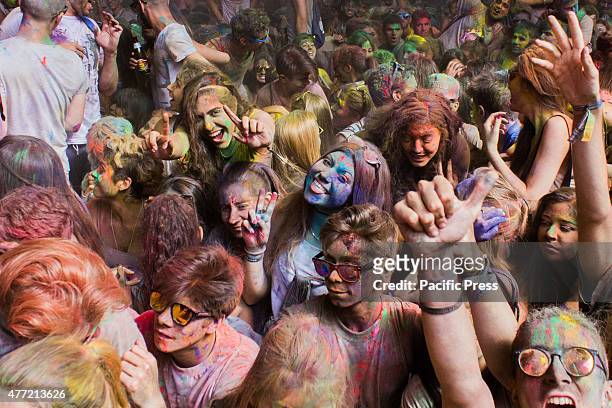 Thousands of people at the second edition of the Turin Holi Fusion, the Festival of Colors of Indian origin.