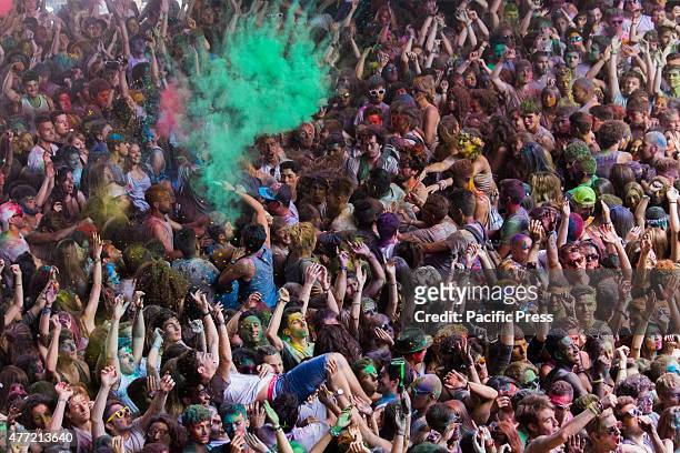 Thousands of people at the second edition of the Turin Holi Fusion, the Festival of Colors of Indian origin. Here a moment of color explosion.
