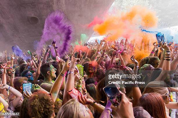 Thousands of people at the second edition of the Turin Holi Fusion, the Festival of Colors of Indian origin. Here a moment of color explosion.