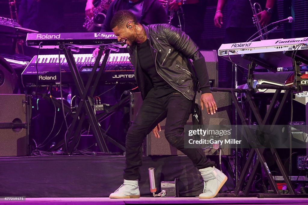 Usher Performs At The Houston Livestock Show And Rodeo