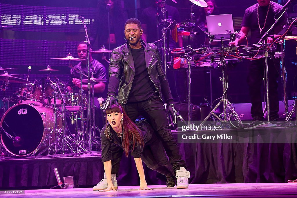 Usher Performs At The Houston Livestock Show And Rodeo