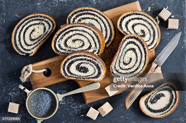 poppy-seed roll - graine de pavot photos et images de collection