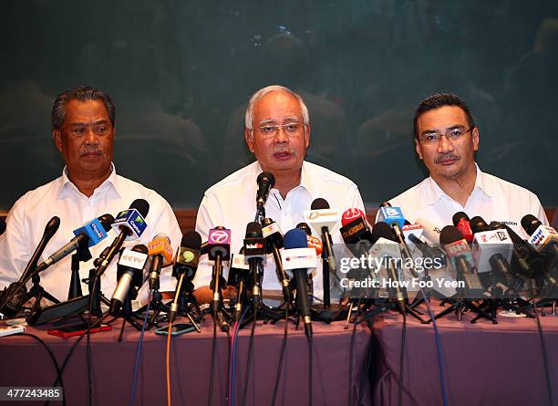 Deputy Prime Minister of Malaysia Tan Sri Muhyiddin Yassin, Prime Minister of Malaysia Najib Razak and Datuk Hishamuddin Hussein, Minister of...