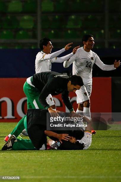 Players of Bolivia celebrate after the 2015 Copa America Chile Group A match between Ecuador and Bolivia at Elias Figueroa Bander Stadium on June 15,...