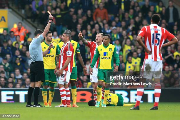 Jonathan Walters of Stoke is shown the red card by referee Andre Marriner following his challenge on Alexander Tettey of Norwich during the Barclays...