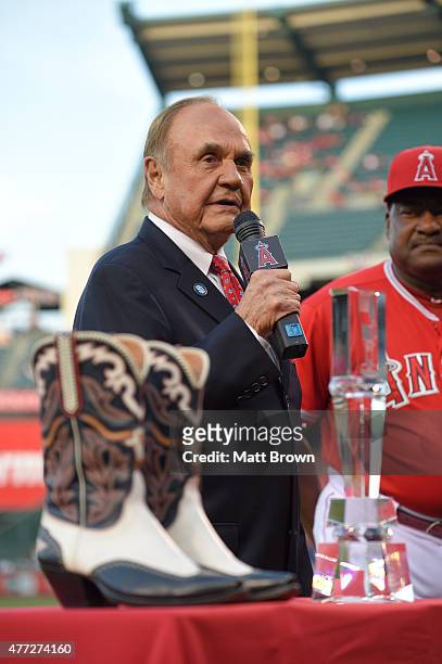 Sports broadcaster Dick Enberg speaks to the crowd with the Ford C. Frick award before the game between the San Diego Padres and Los Angeles at Angel...