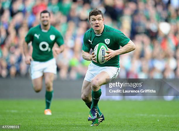 Brian O'Driscoll of Ireland in action during the RBS Six Nations match between Ireland and Italy at Aviva Stadium on March 8, 2014 in Dublin, Ireland.