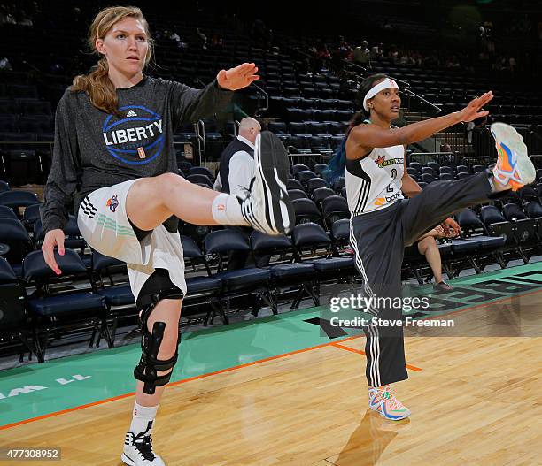 Carolyn Swords and Candice Wiggins of the New York Liberty warm up before the game against the Washington Mystics on June 14, 2015 at Madison Square...