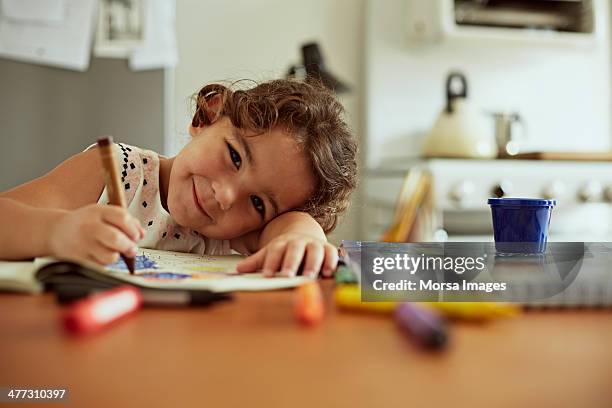 portrait of little girl drawing - livro de colorir imagens e fotografias de stock