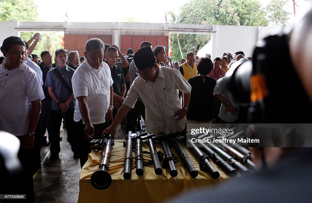 The MILF Voluntarily Hand Over High-Powered Firearms To Philippine Government