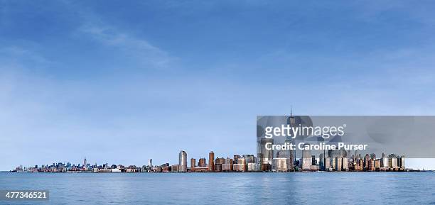 daytime skyline view of new york city - new york city skyline fotografías e imágenes de stock