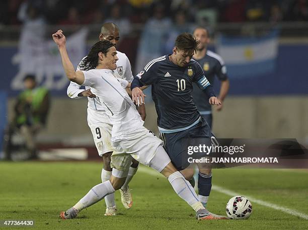 Uruguay's forward Edinson Cavani marks Argentina's forward Lionel Messi during the 2015 Copa America football championship match, in La Serena,...