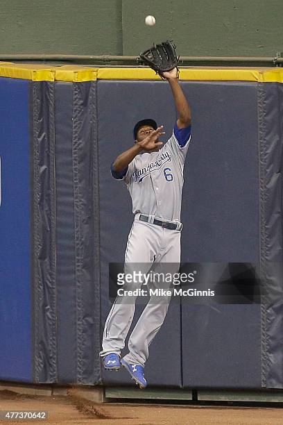 Lorenzo Cain of the Kansas City Royals makes the leaping catch at the wall in center field to retire Jonathan Lucroy of the Milwaukee Brewers during...