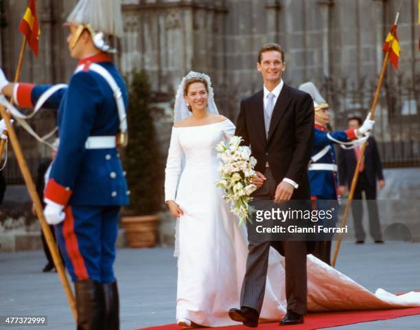 After their wedding, the Infanta Cristina of Borbon and Inaqui Undargarin leave the Cathedral of Barcelona, 4th October 1997, Barcelona, Catalonia,...