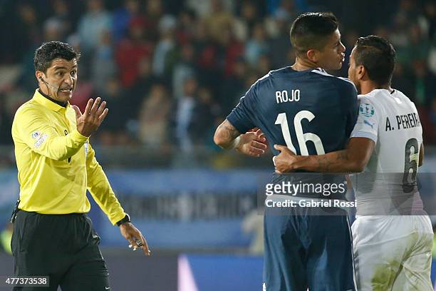 Referee Sandro Ricci gives indications to Alvaro Pereira of Uruguay during the 2015 Copa America Chile Group B match between Argentina and Uruguay at...