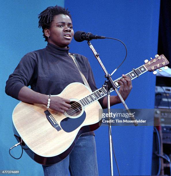 Tracy Chapman performs at the Aids Benefit at the Oakland Colusium on September 14, 1989 in Oakland California.