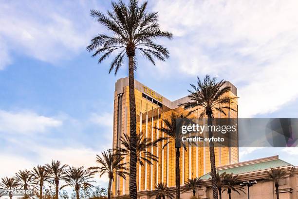 thehotel at mandalay bay - mandalay bay resort casino stockfoto's en -beelden