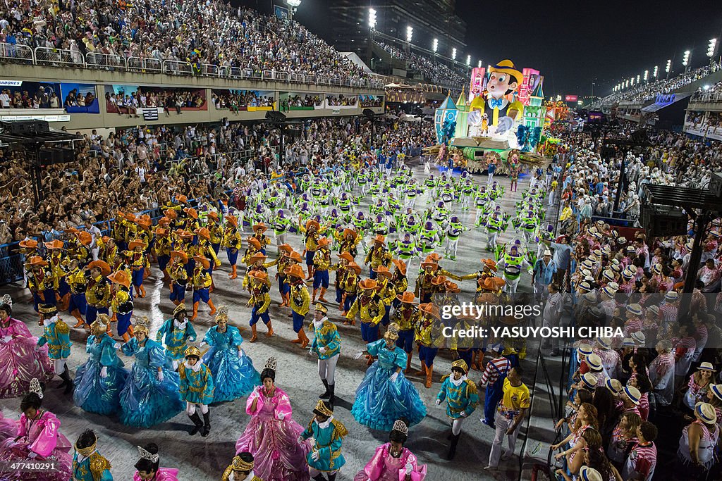 BRAZIL-CARNIVAL-RIO-CHAMPION PARADE-UNIAO DA ILHA