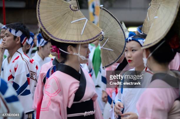 bailarines japonés awa odori - awa dance festival fotografías e imágenes de stock
