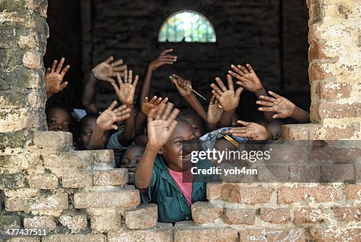 Les enfants vous diront bonjour de l'école en Afrique Les enfants vous diront bonjour de l'école en Afrique